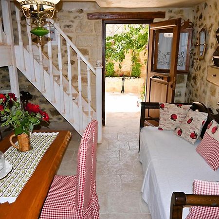 Villa Athina - Irene Country House เอียราเปตรา ภายนอก รูปภาพ