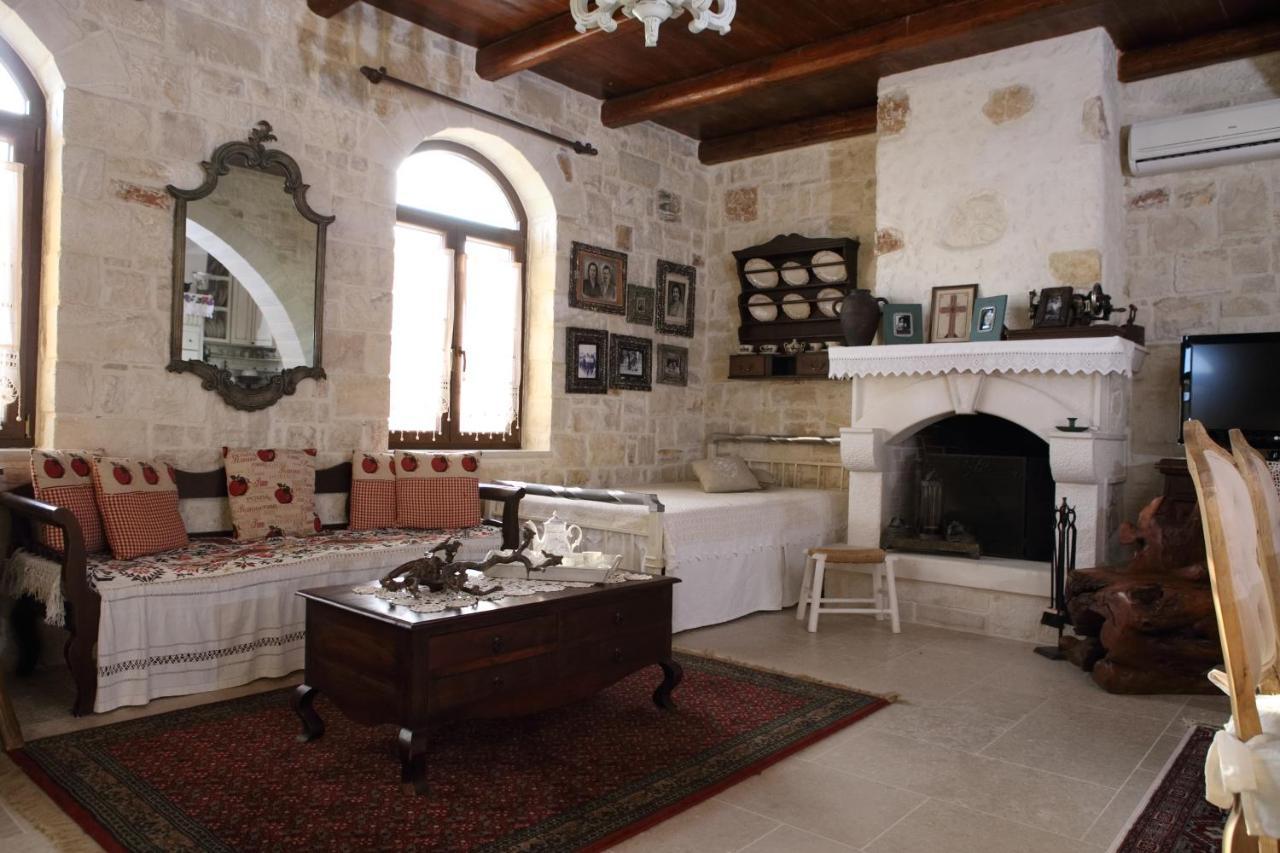 Villa Athina - Irene Country House เอียราเปตรา ภายนอก รูปภาพ