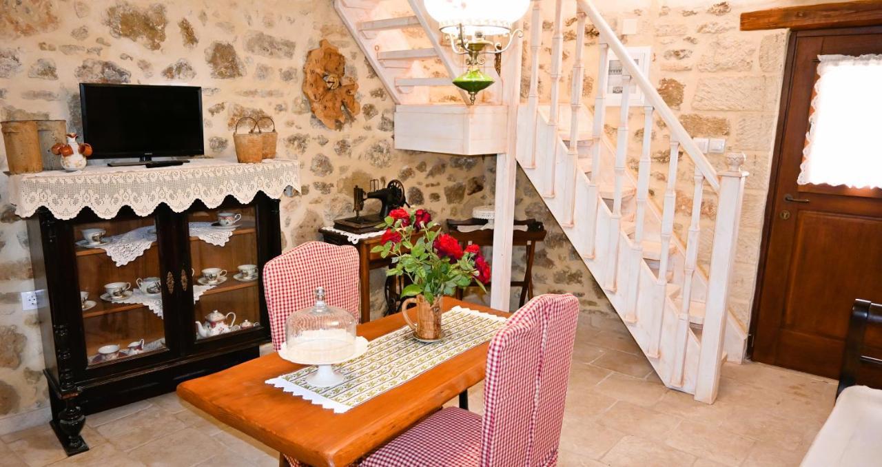 Villa Athina - Irene Country House เอียราเปตรา ภายนอก รูปภาพ