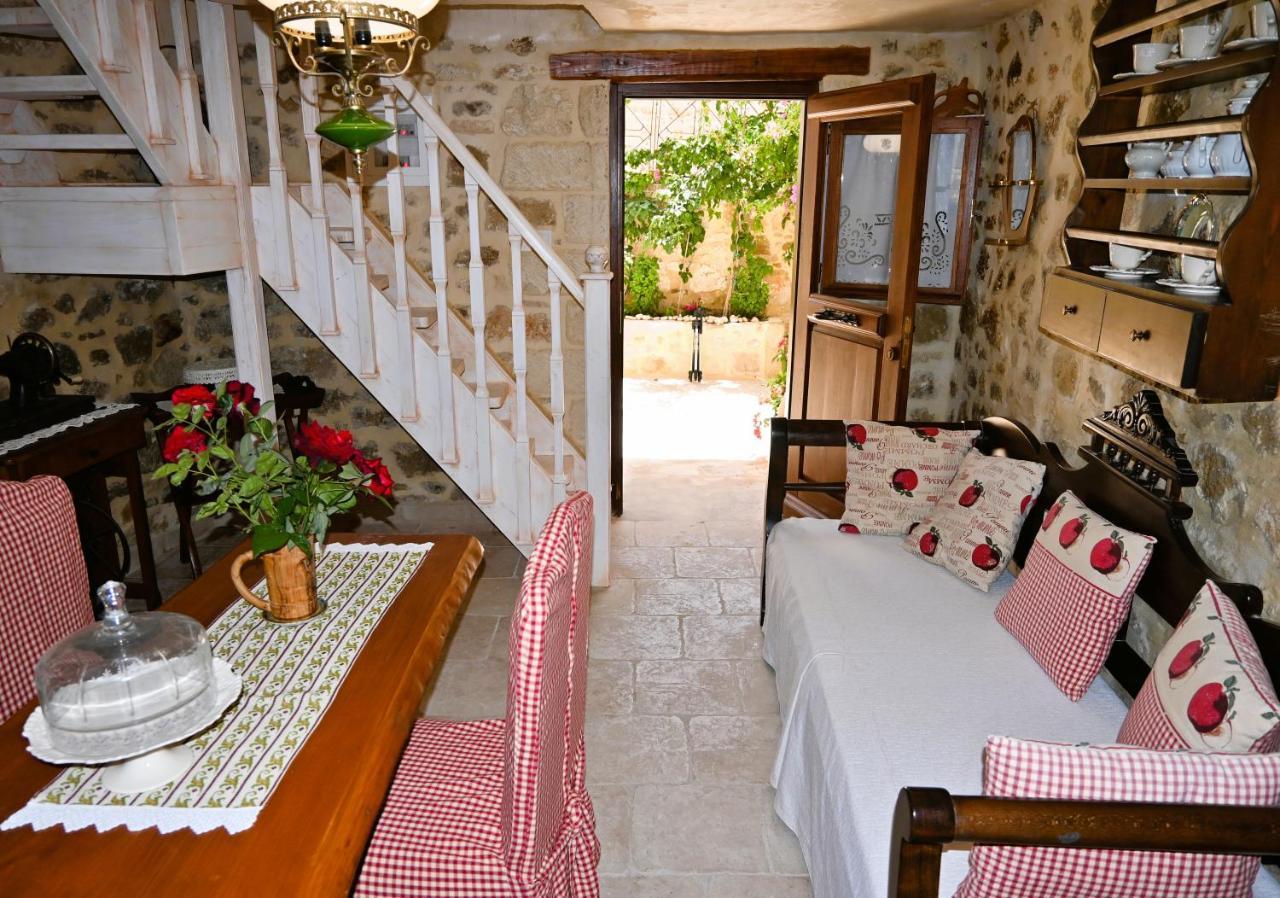 Villa Athina - Irene Country House เอียราเปตรา ภายนอก รูปภาพ