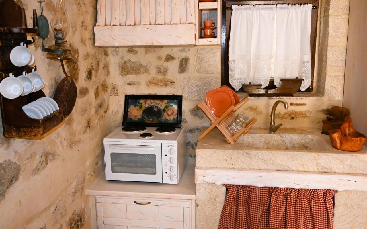 Villa Athina - Irene Country House เอียราเปตรา ภายนอก รูปภาพ