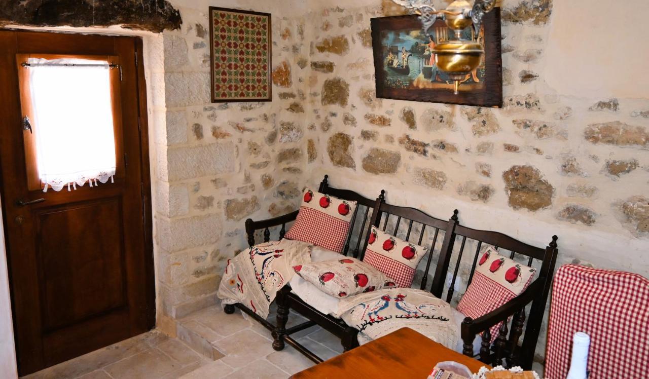 Villa Athina - Irene Country House เอียราเปตรา ภายนอก รูปภาพ